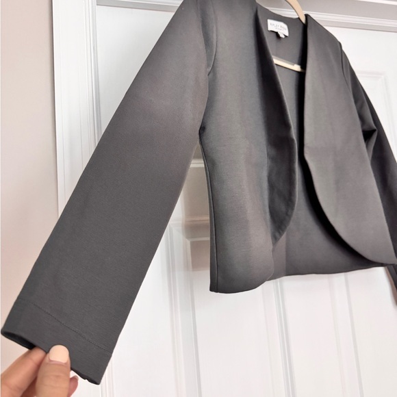 Elegant Gray Blazer by Riley & Rae - Picture 4 of 7